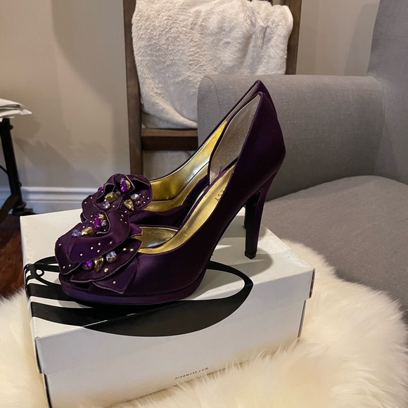 Satin Nine West heels - Picture 3 of 8